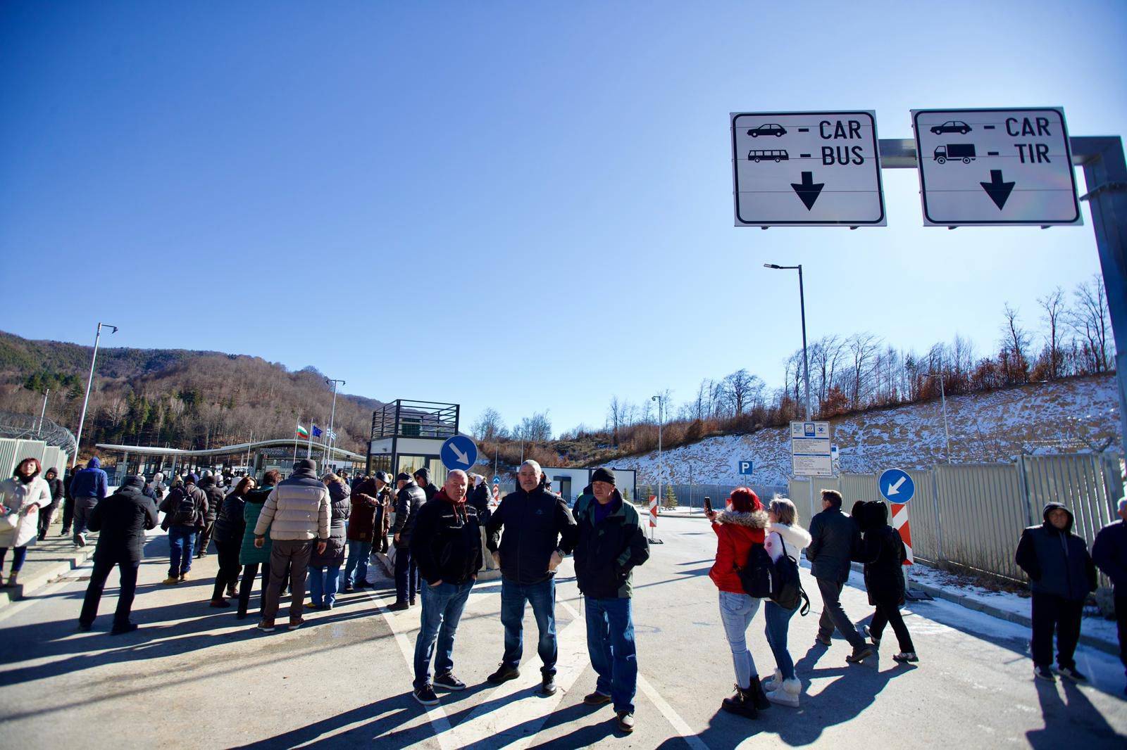 Откриването на пътния участък от Димарио до границата с България при Рудозем 